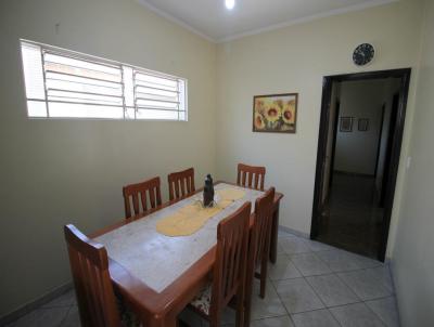 Casa para Venda, em Bauru, bairro Jardim Santana, 3 dormitórios, 2 banheiros, 4 vagas